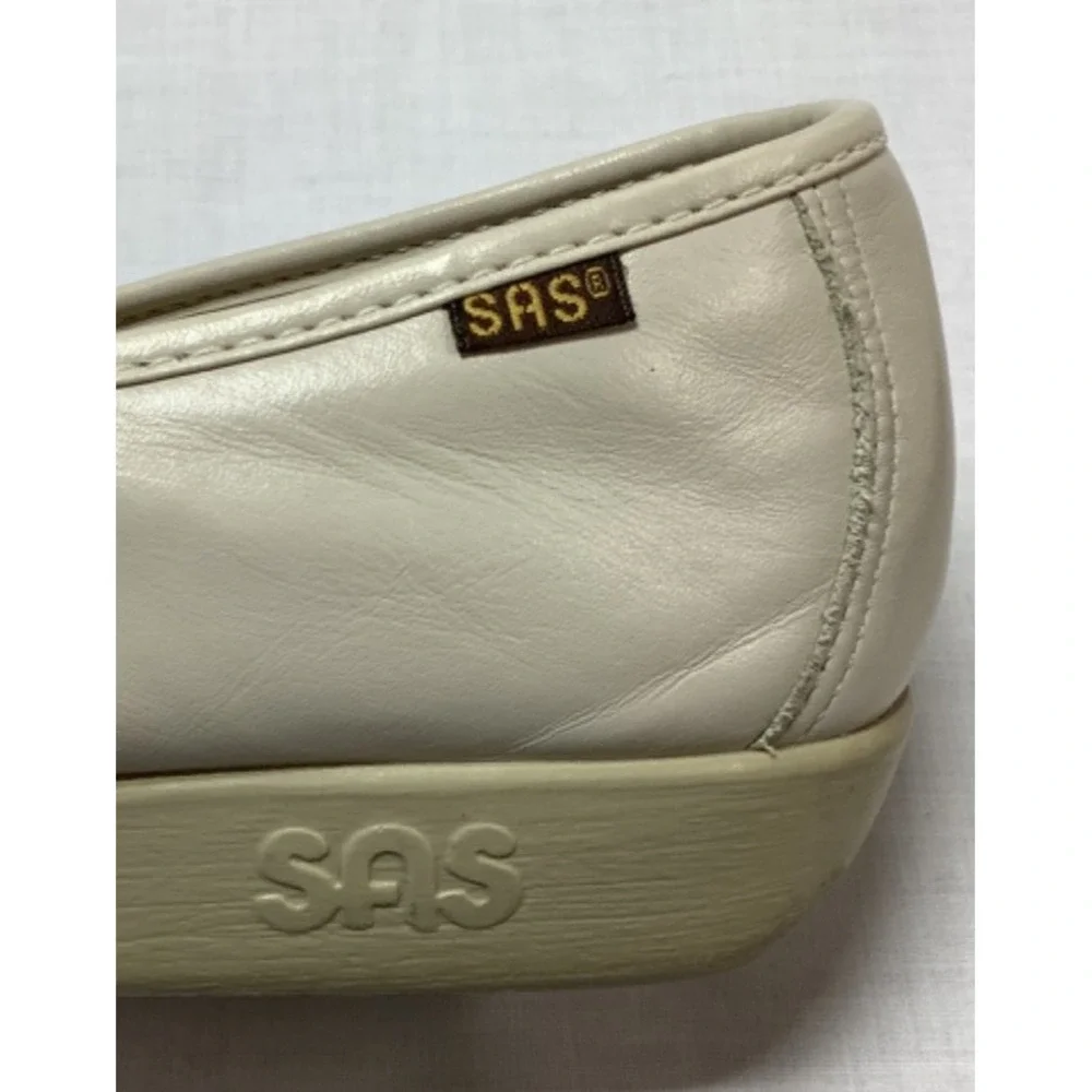 SAS Slip on Loafers Woman's Size 9W Beige Tan Comfort Soft Leather Shoes